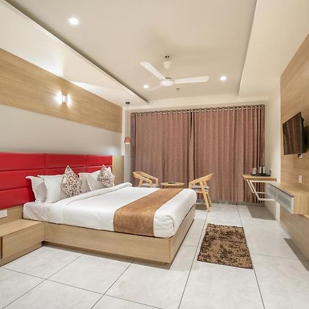 Hotel Silvera Grand アーメダバード エクステリア 写真