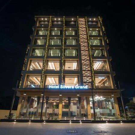 Hotel Silvera Grand アーメダバード エクステリア 写真