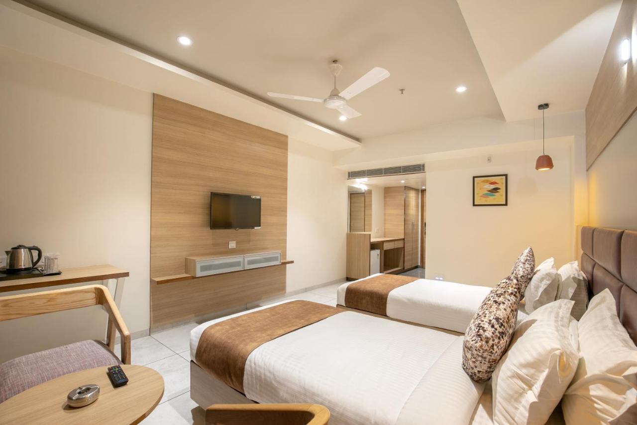 Hotel Silvera Grand アーメダバード エクステリア 写真