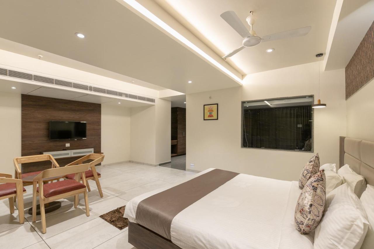 Hotel Silvera Grand アーメダバード エクステリア 写真