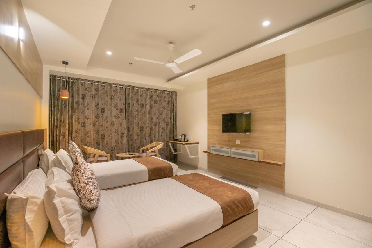 Hotel Silvera Grand アーメダバード エクステリア 写真