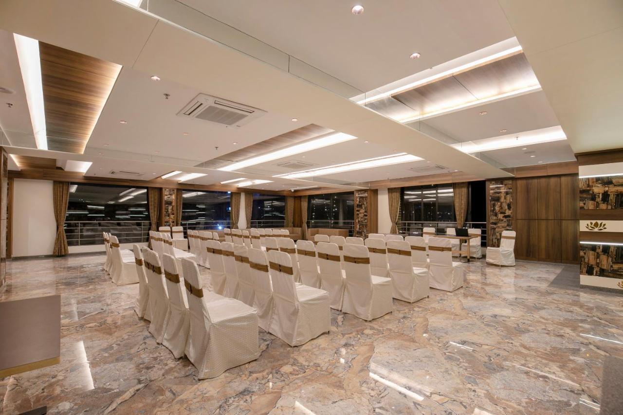 Hotel Silvera Grand アーメダバード エクステリア 写真