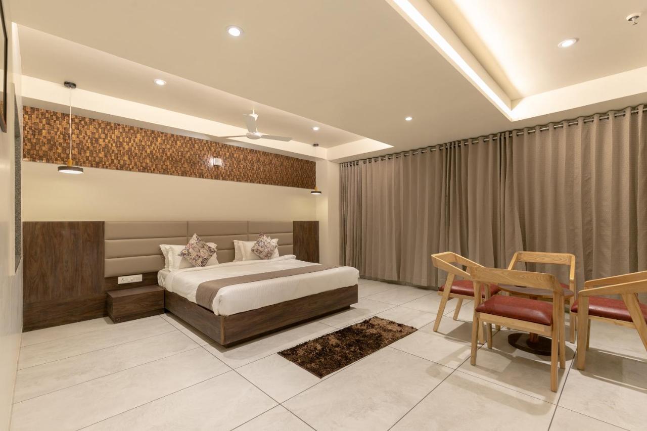Hotel Silvera Grand アーメダバード エクステリア 写真