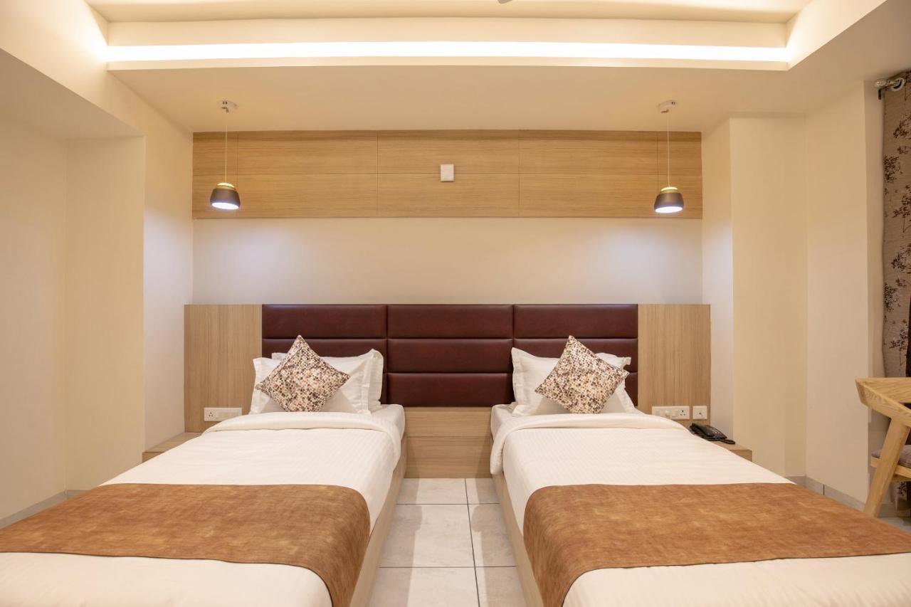 Hotel Silvera Grand アーメダバード エクステリア 写真