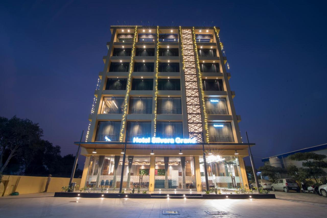 Hotel Silvera Grand アーメダバード エクステリア 写真
