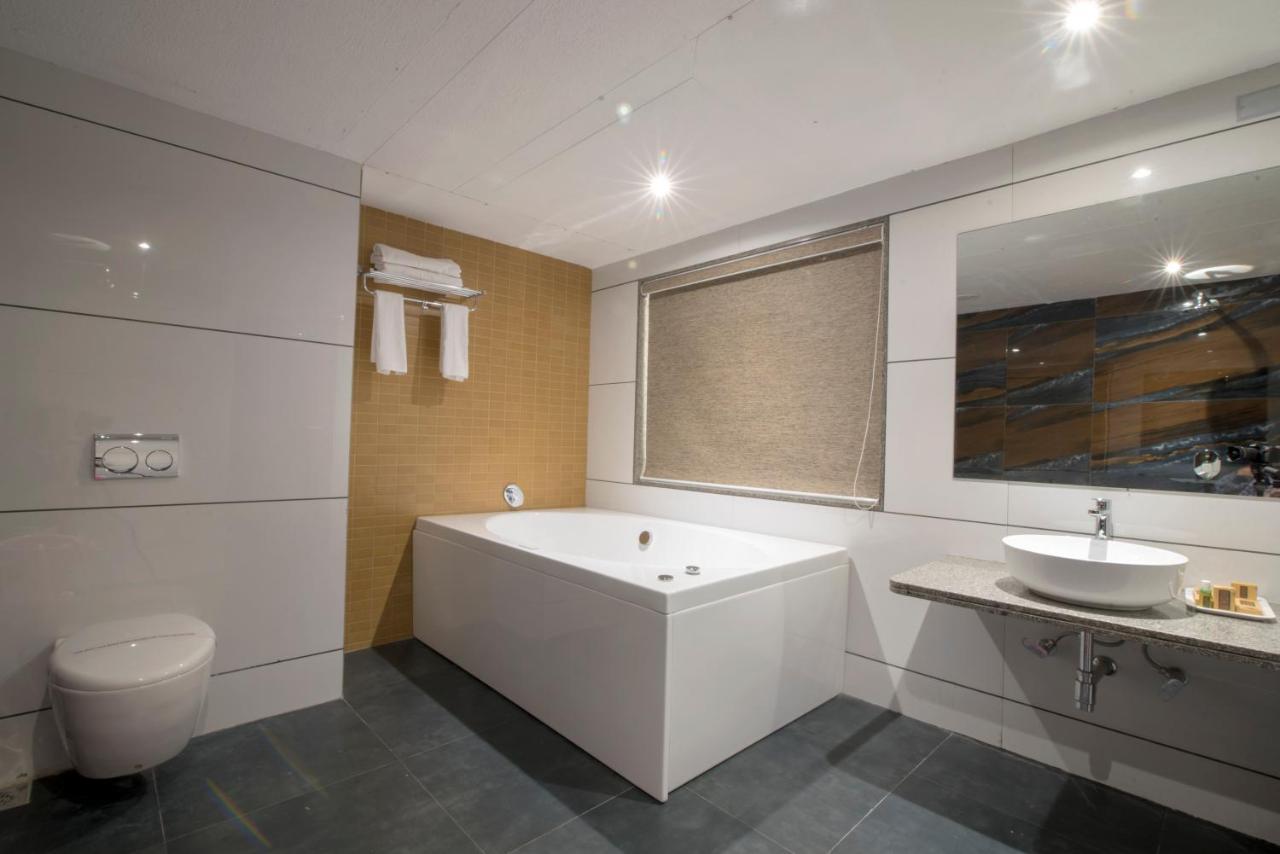 Hotel Silvera Grand アーメダバード エクステリア 写真