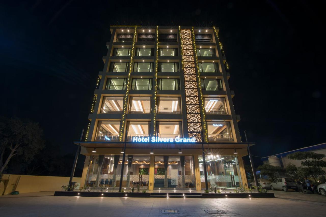 Hotel Silvera Grand アーメダバード エクステリア 写真