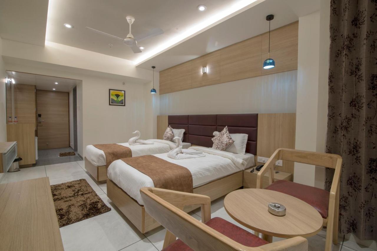Hotel Silvera Grand アーメダバード エクステリア 写真