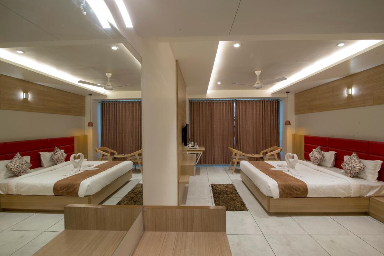 Hotel Silvera Grand アーメダバード エクステリア 写真