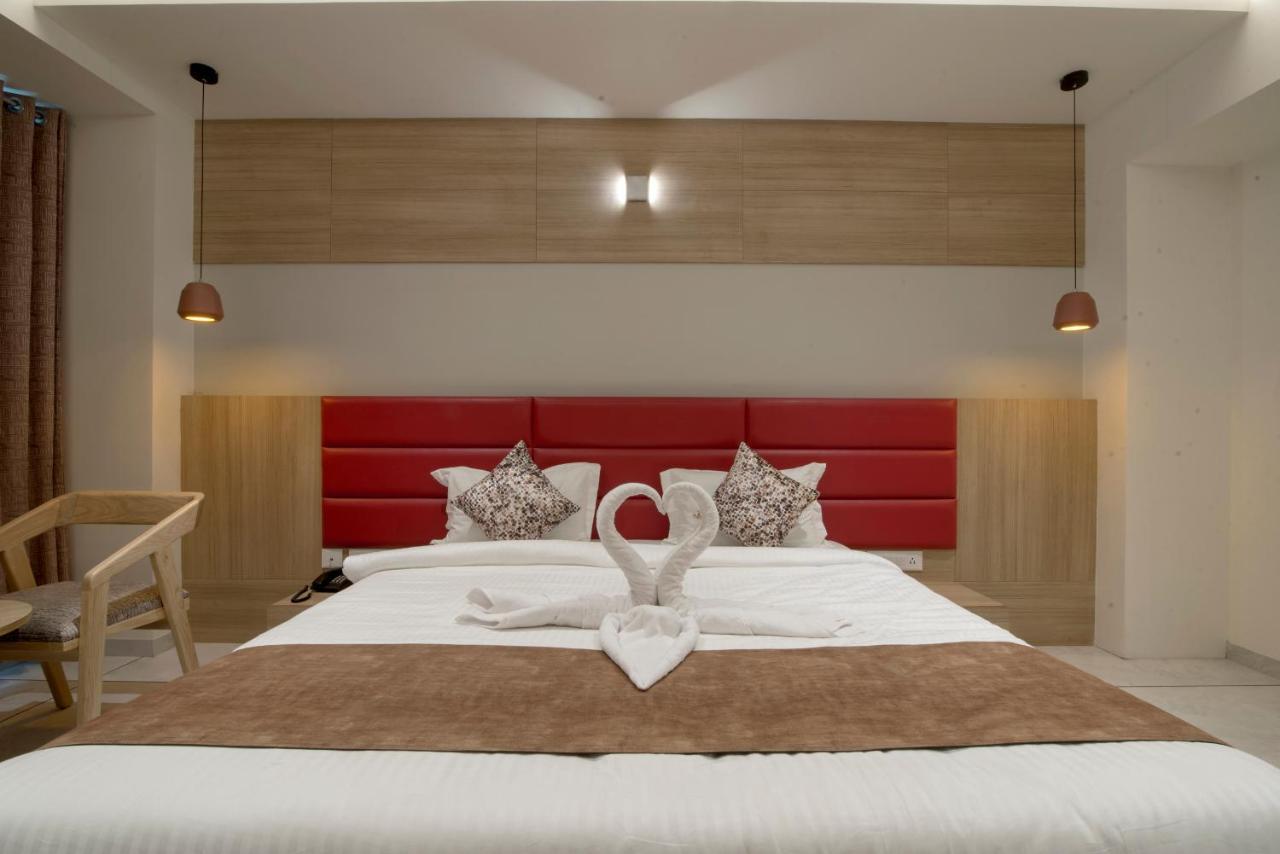 Hotel Silvera Grand アーメダバード エクステリア 写真