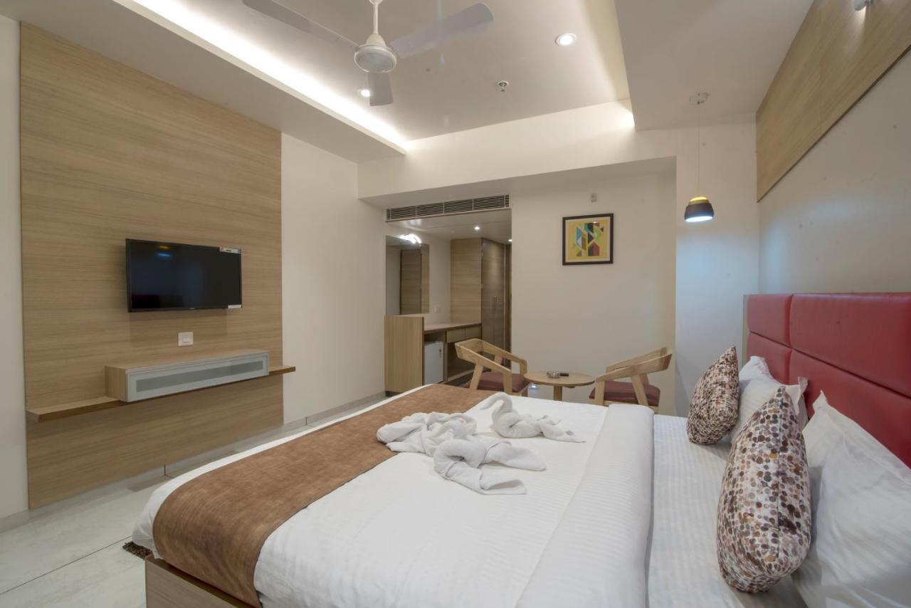 Hotel Silvera Grand アーメダバード エクステリア 写真