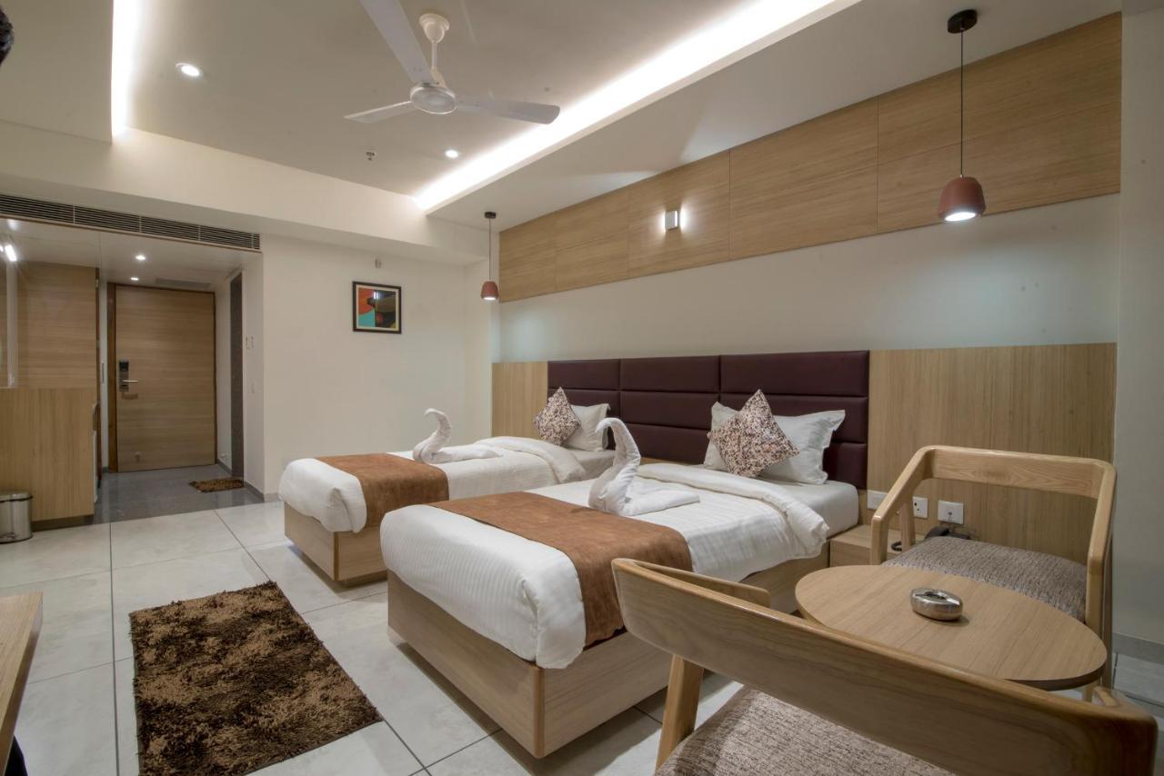 Hotel Silvera Grand アーメダバード エクステリア 写真